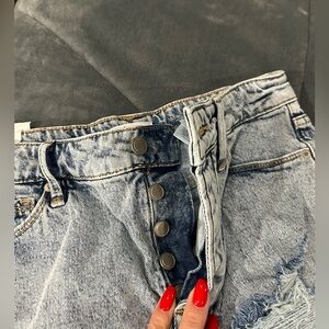 Good American bombshell denim shorts
